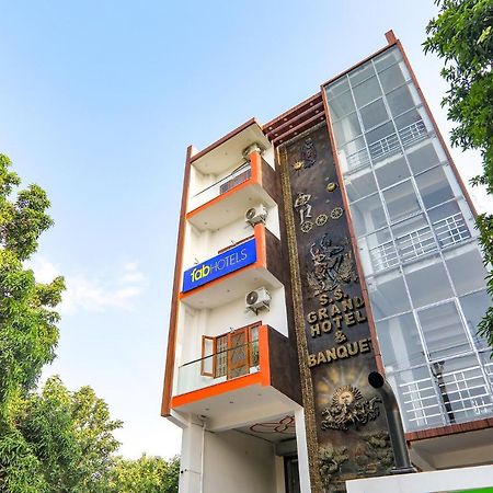 فندق Fabexpress Ss Grand Banthra Sikandarpur المظهر الخارجي الصورة