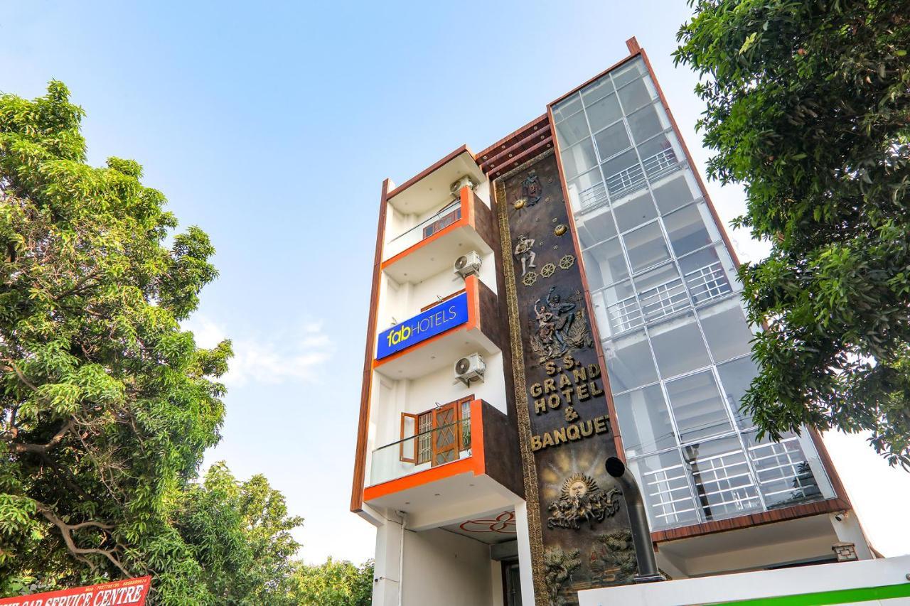 فندق Fabexpress Ss Grand Banthra Sikandarpur المظهر الخارجي الصورة